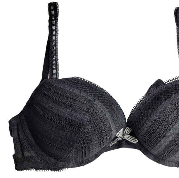 Victoria’s Secret - Black lace Push-Up Bra Size: 34C - Picture 2 of 4